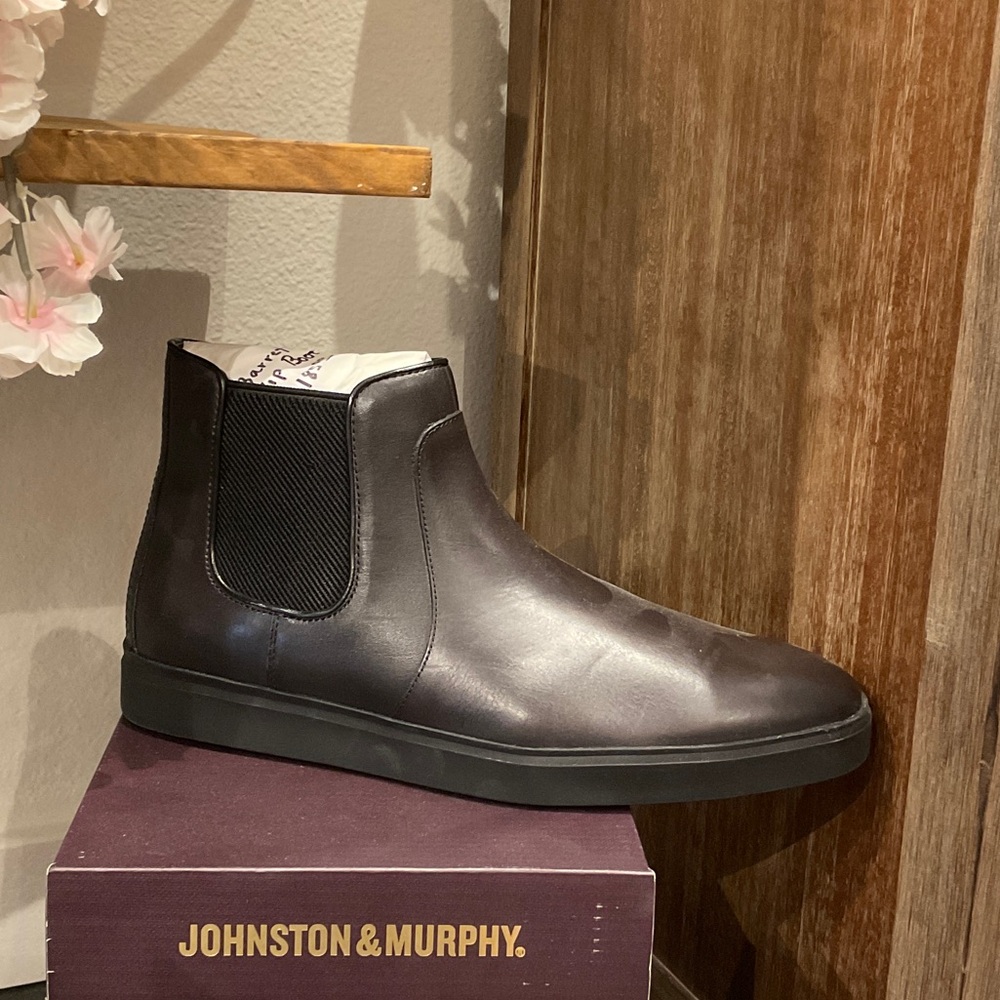 Johnston & Murphy Men's Dark Brown Leather Chukka Boot